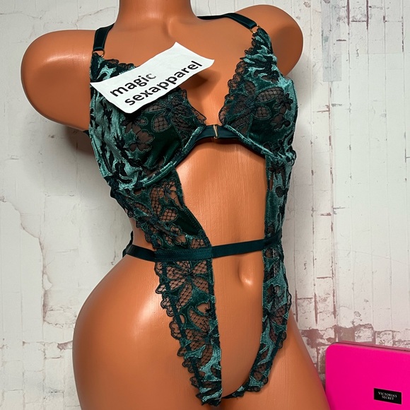 Victoria's Secret Other - VS XL VELVET EMBROIDERY UNLINED STRAPPY CROTCHLESS TEDDY FRONT-CLOSE FLORAL